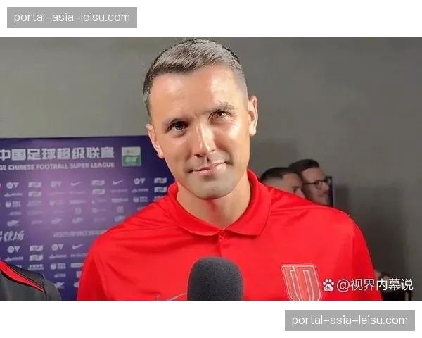 成都蓉城1-0领先北京国安，周定洋头球建功